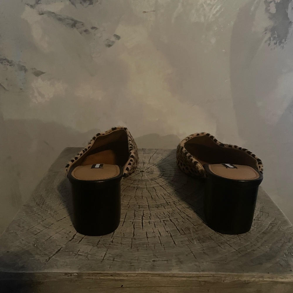 Nine West Spotted Tan and Black Mules - Picture 5 of 7